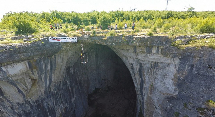 Hacer Puentismo en Prohodna, la cueva mirada por Dios4