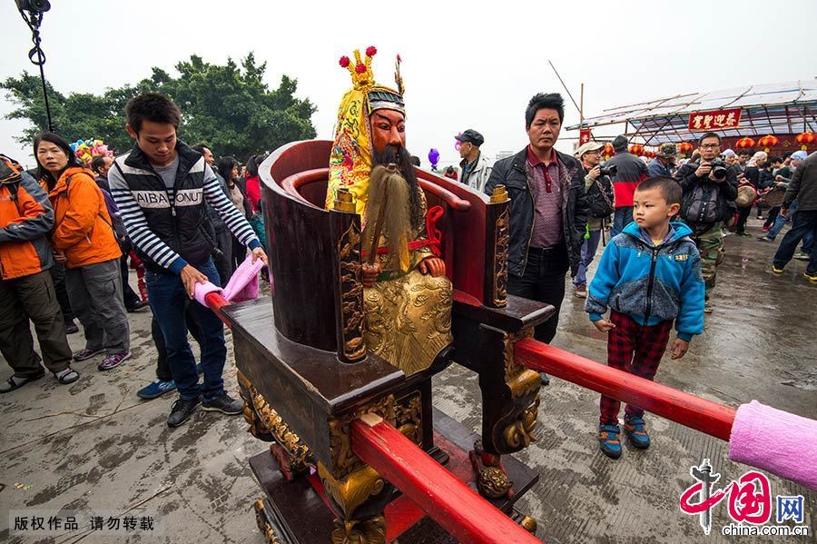 Enciclopedia de la cultura china: La costumbre peculiar de Lingnan: saltar el fuego 1