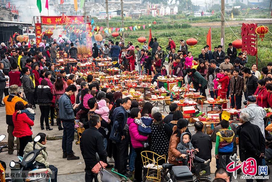 Enciclopedia de la cultura china: La costumbre peculiar de Lingnan: saltar el fuego 2