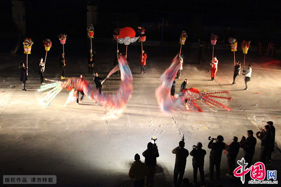 Enciclopedia de la cultura china: El fósil vivo de la adoración de los chu al fénix—la danza de linternas de fénix de Yunyang 1