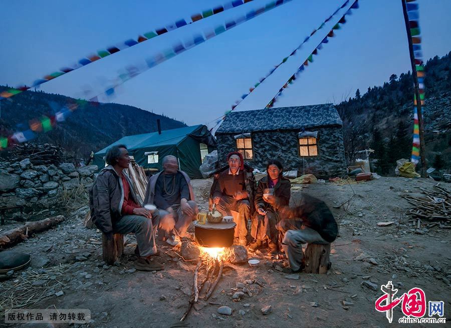 Enciclopedia de la cultura china: Pedreros de escultura en rocas en la zona tibetana 7