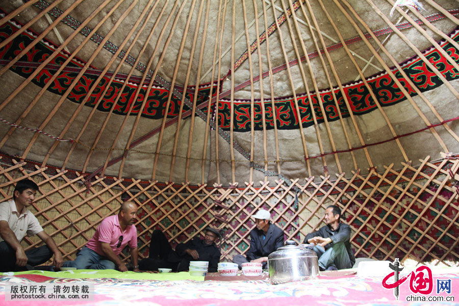 Enciclopedia de la cultura china: Las yurtas de la etnia Kazak 11
