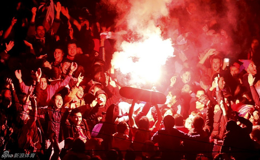 Copa América: Hinchas chilenos se volvieron locos afuera del estadio2
