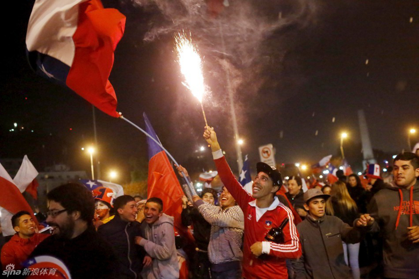 Copa América: Hinchas chilenos se volvieron locos afuera del estadio4