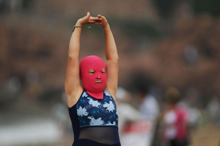 ¿Bikini de cara? Las nadadoras en la playa de Qing Dao 