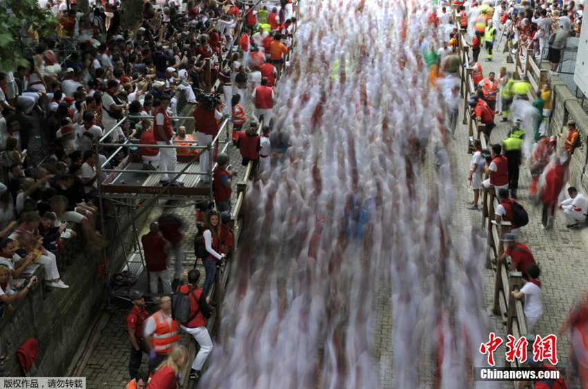 Una estampida de toros locos en encierro de San Fermín3