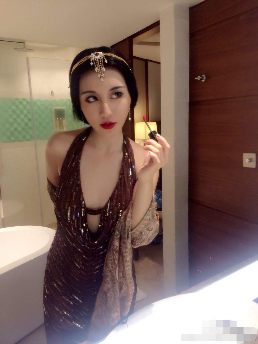 Las mujeres con caras bonitas y bechos más grandes