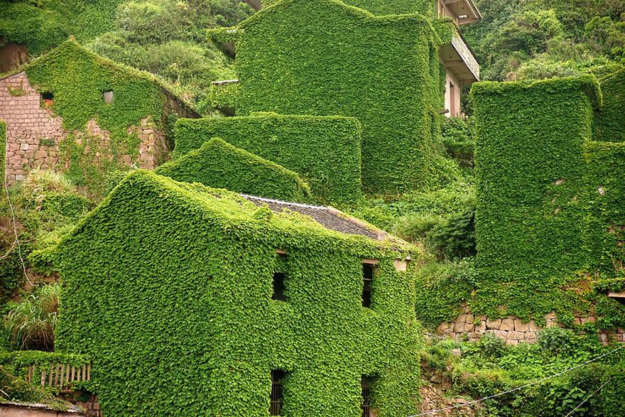 Fotos increíbles de un pueblo chino invadido por la naturaleza6