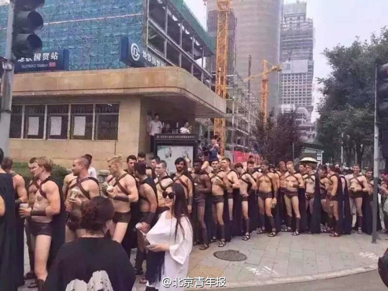 Detienen a extranjeros ‘espartanos’ por alterar el orden público en Beijing