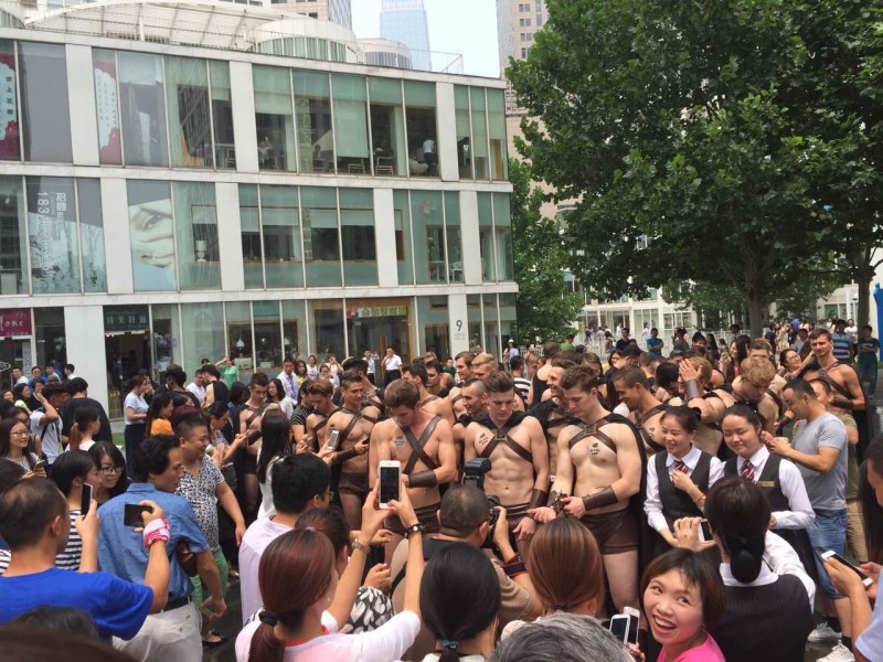 Detienen a extranjeros ‘espartanos’ por alterar el orden público en Beijing