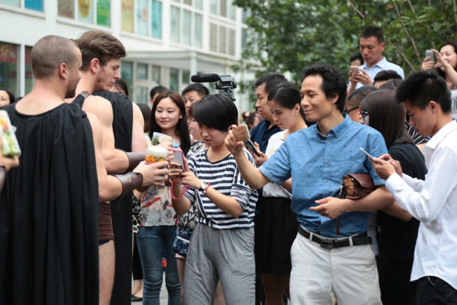 Detienen a extranjeros ‘espartanos’ por alterar el orden público en Beijing