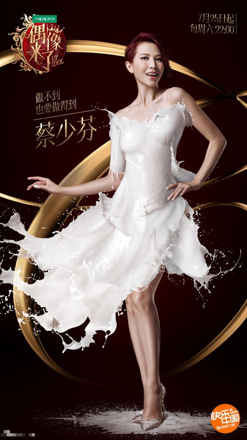 Estrellas chinas posan en vestido de leche