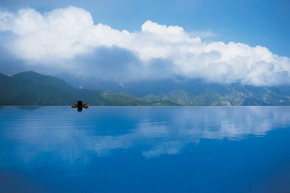 La piscina del Hotel Caruso Belvedere, Costa de Amalfi, Italia
