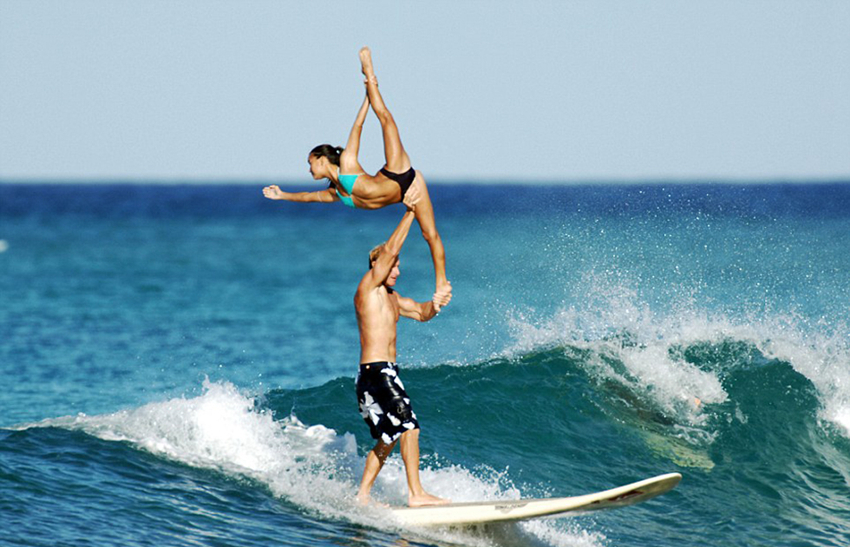 Gimnasia sobre tablas de surfear: Tandem surfing1