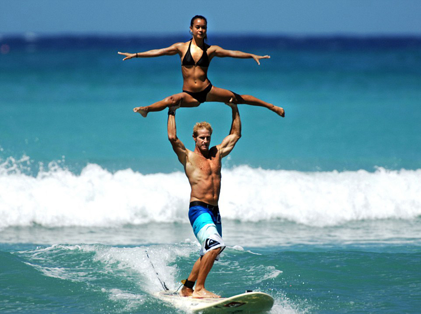 Gimnasia sobre tablas de surfear: Tandem surfing3