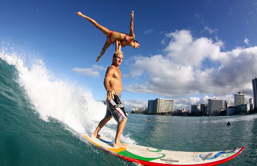 Gimnasia sobre tablas de surfear: Tandem surfing5