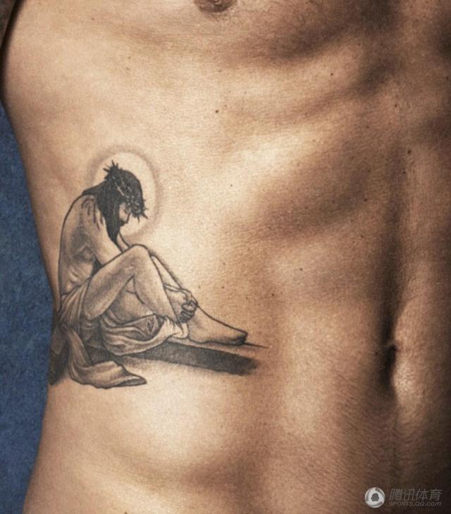 Los 40 tatuajes de David Beckham, uno de su esposa desnuda en el brazo