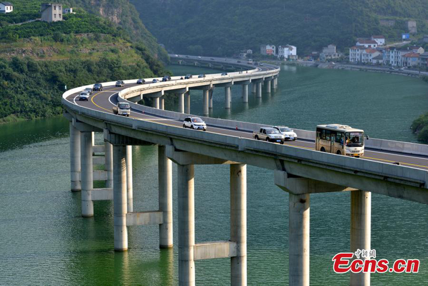 Abre la primera carretera ecológica sobre el agua en China1