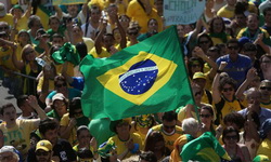 Miles de personas salen a las calles de Brasil para pedir destitución ...