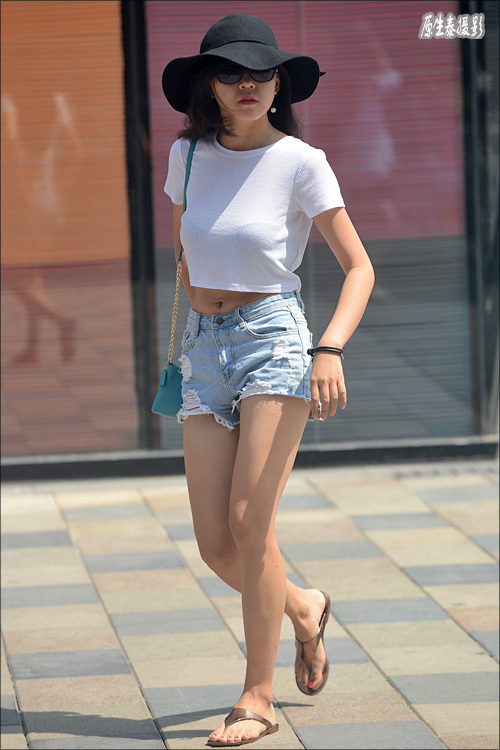 Belleza china en la calle de verano 