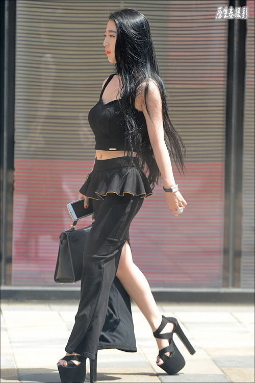 Belleza china en la calle de verano 