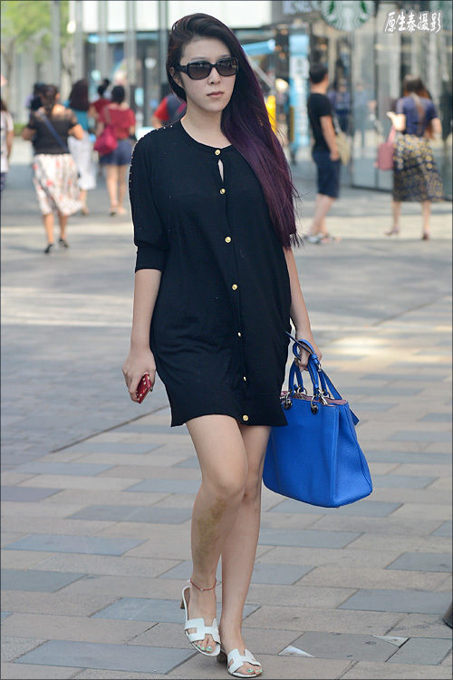 Belleza china en la calle de verano 