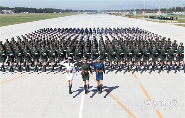 Guardias de honor femeninas aparecerán en desfile de Día de la Victoria 