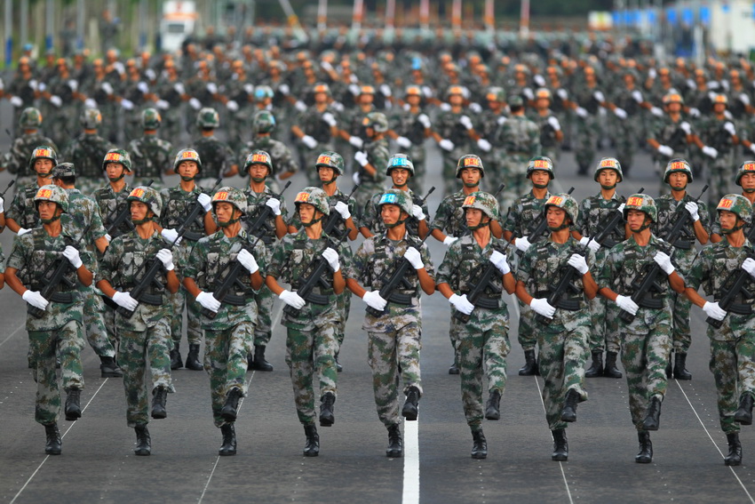 Tropas chinas se preparan para desfile perfecto de conmemoración de IIGM 