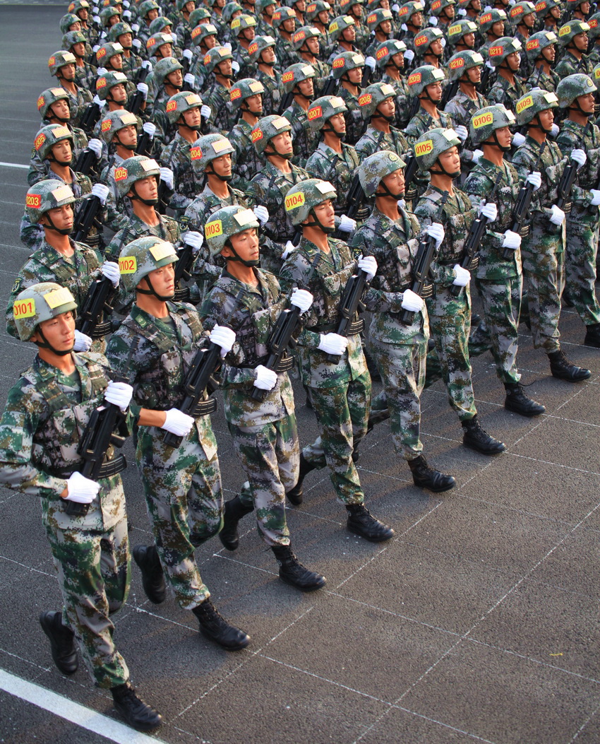 Tropas chinas se preparan para desfile perfecto de conmemoración de IIGM 