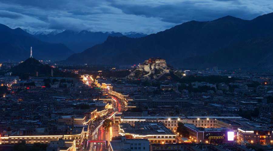 Panorama nocturna de Lhasa, Tíbet