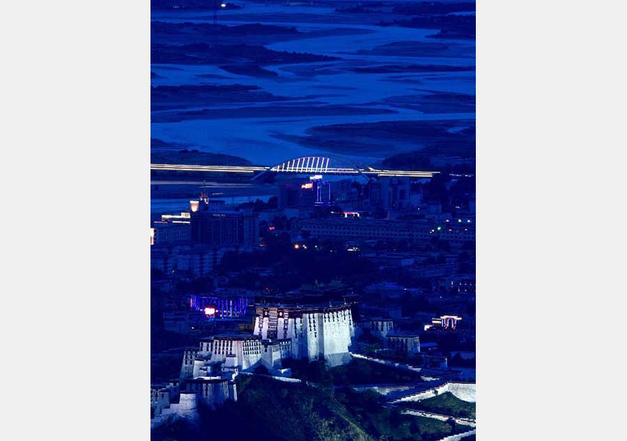 Panorama nocturna de Lhasa, Tíbet