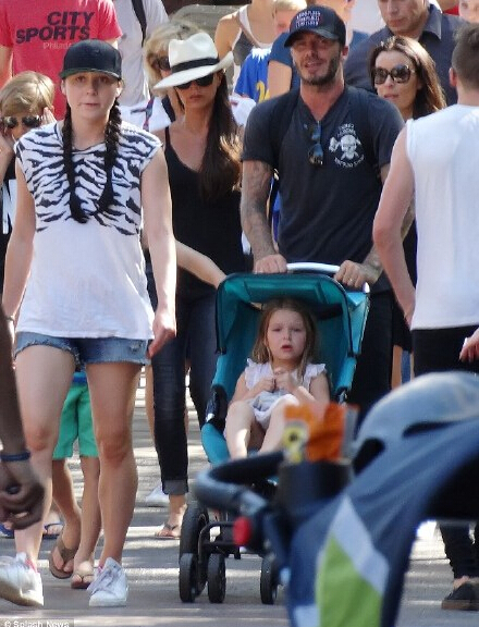 familia de Beckham en Disneyland4