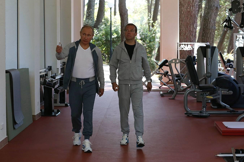 Putin exhibe su forma física en el gimnasio1