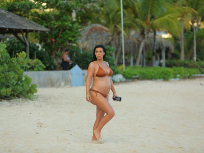 Kim Kardashian posa en bikini 3