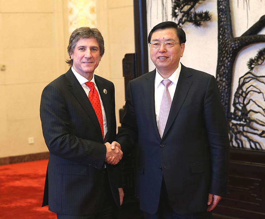 Máximo legislador de China se reúne con vicepresidente de Argentina