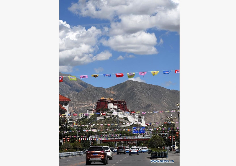 Lhasa se prepara para celebrar 50 años de la región autónoma del Tíbet