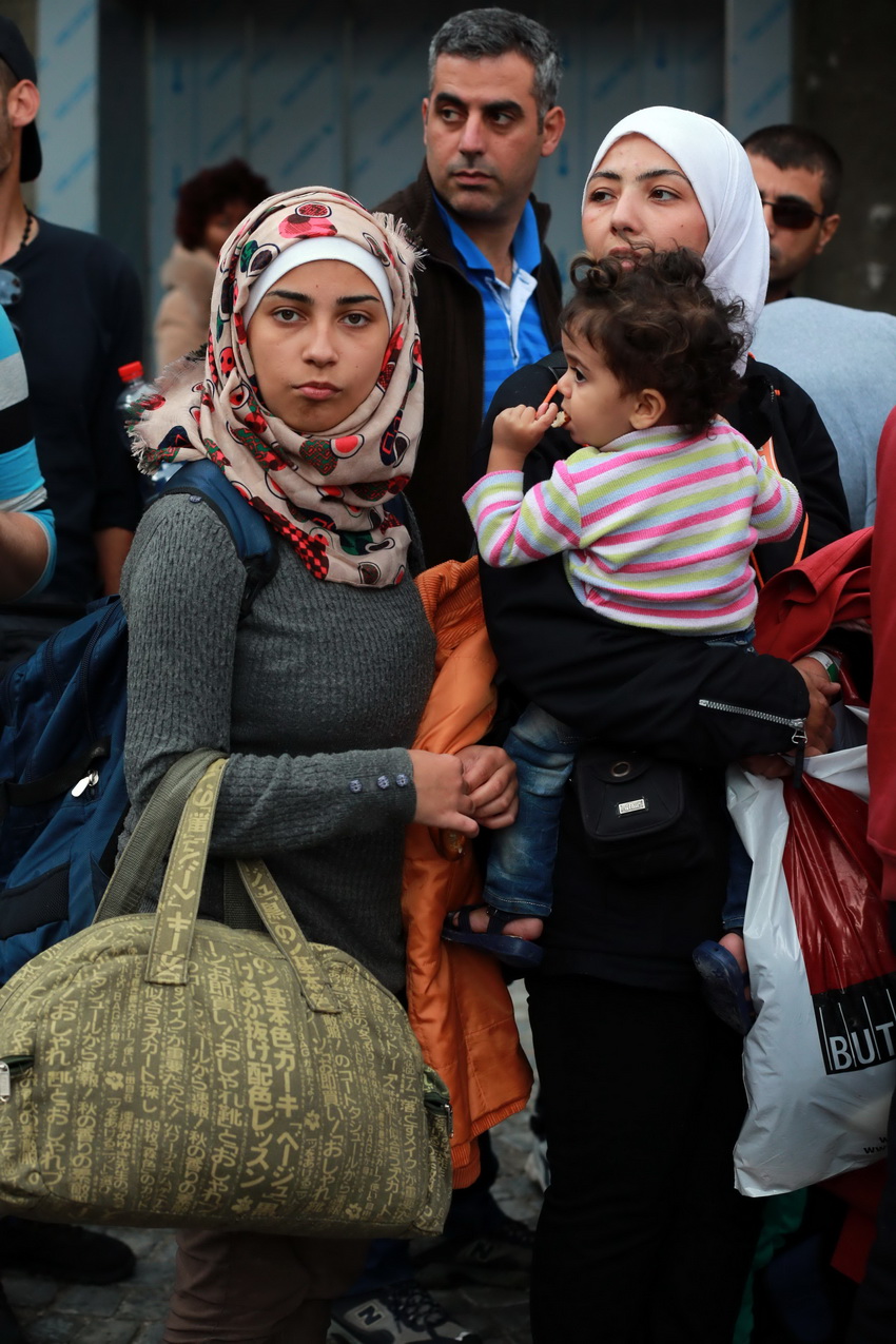 Más de 10.000 refugiados atraviesan de Hungría a Austria y Alemania