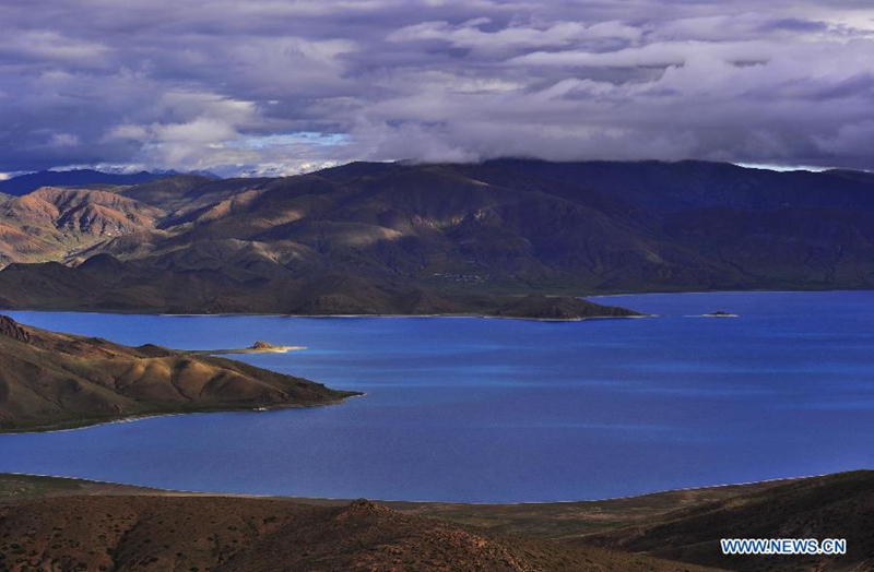 Un vistazo aéreo del lago Yamzho Yumco