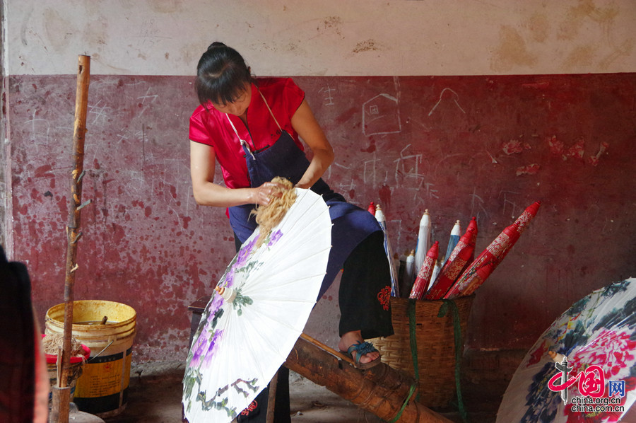 Enciclopedia de la cultura china: Paraguas de papel aceitado de Fenshui de Sichuan 2
