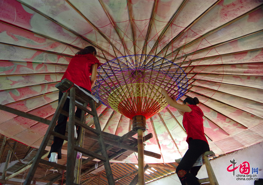 Enciclopedia de la cultura china: Paraguas de papel aceitado de Fenshui de Sichuan 4