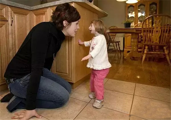 Charlotte Garside, la niña más pequeña del mundo 