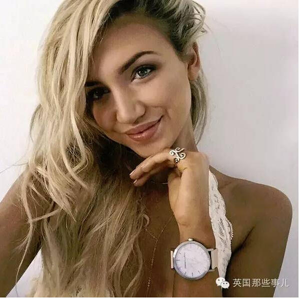 Gabby Epstein, una estrella en Instagram, posa sexy con bikini