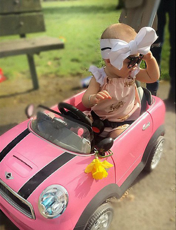 Una bebé inglés de un año se convierte en estrella de moda