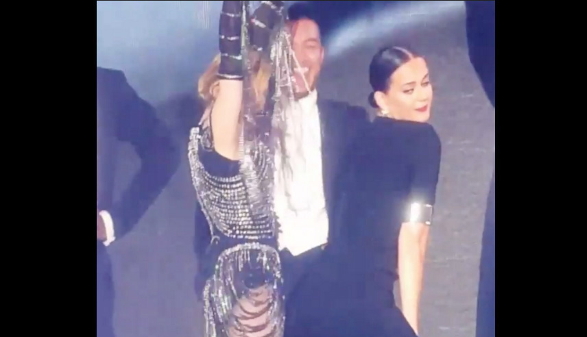 Madonna actúa sexo duro con la cantante Katy Perry6