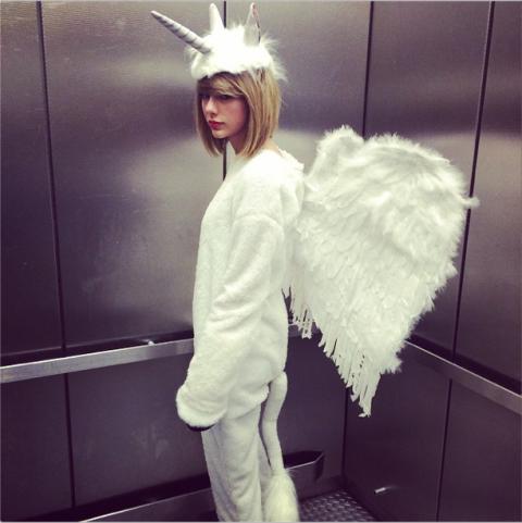 Taylor Swift y otras estrellas en vestido de halloween 