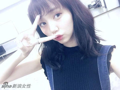 Selfies de las chicas japonesas jóvenes 