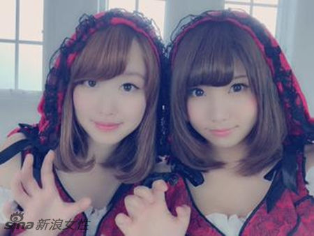 Selfies de las chicas japonesas jóvenes 