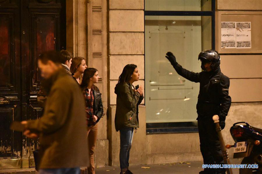 CIFRA DE MUERTOS EN ATAQUES EN PARIS ASCIENDE A 153f