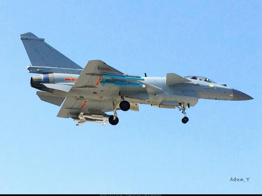 Avión de combate J-10B 7