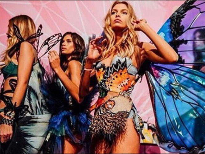 Modelo Stella Maxwell, la novia de Miley Cyrus, se desnuda5